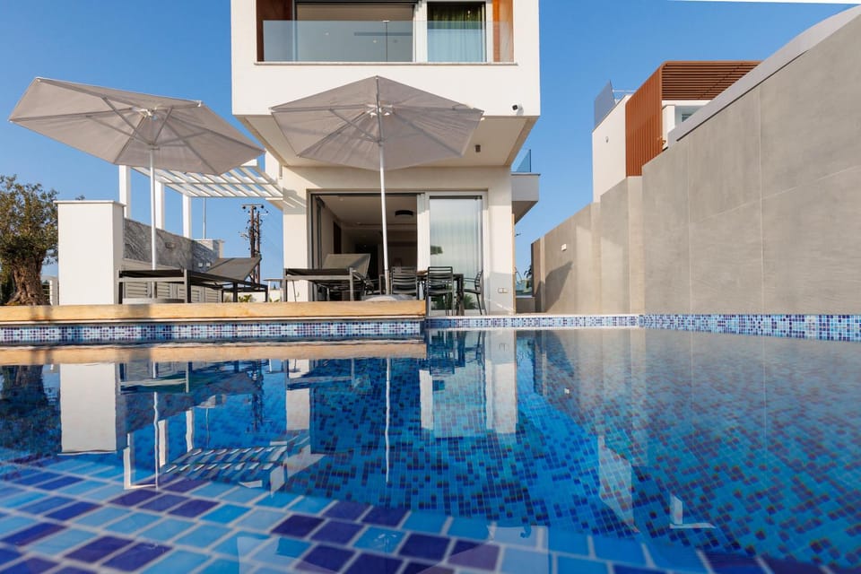 Day, Pool view, Swimming pool, Swimming pool, sunbed