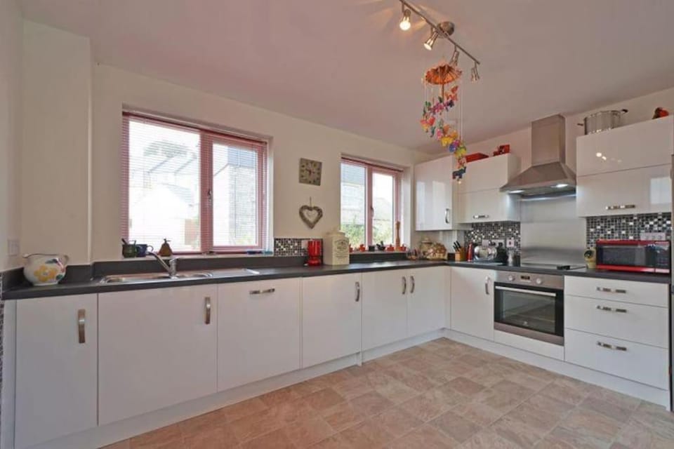 Stunning Apartment, balconies, private beach, coast path Apartment in England