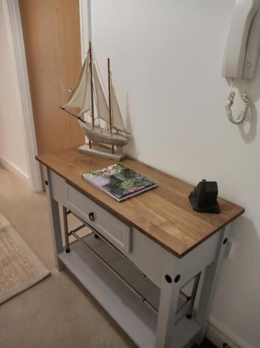 Stunning Apartment, balconies, private beach, coast path Apartment in England