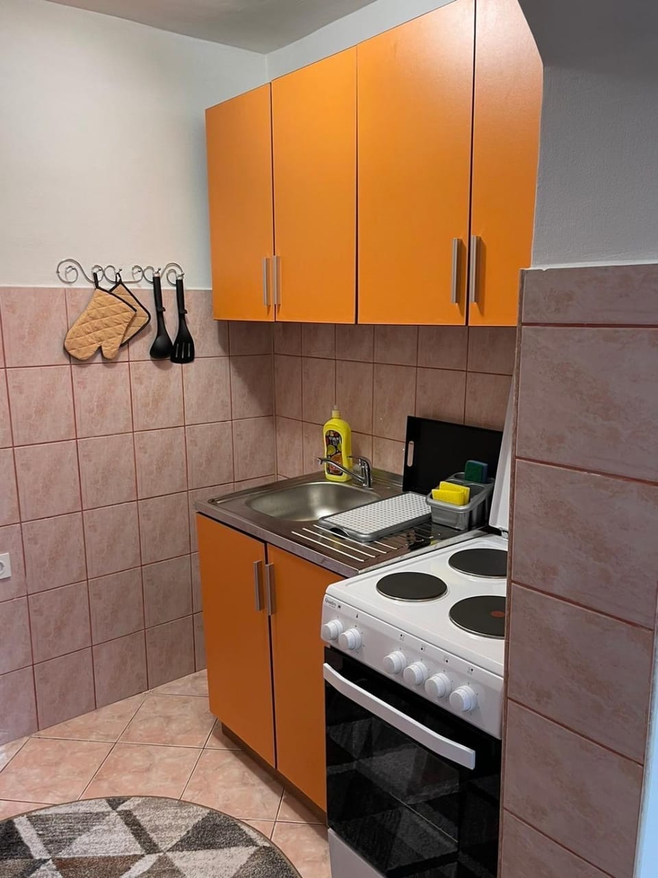 Kitchen or kitchenette, pet friendly, stove