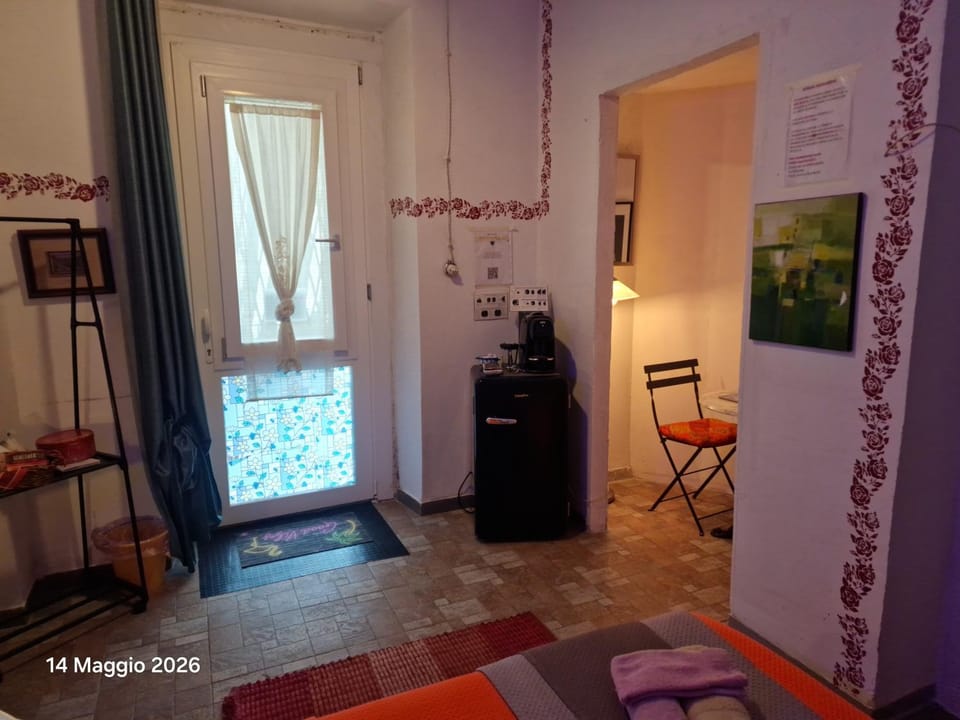 Bed, Photo of the whole room, Dining area
