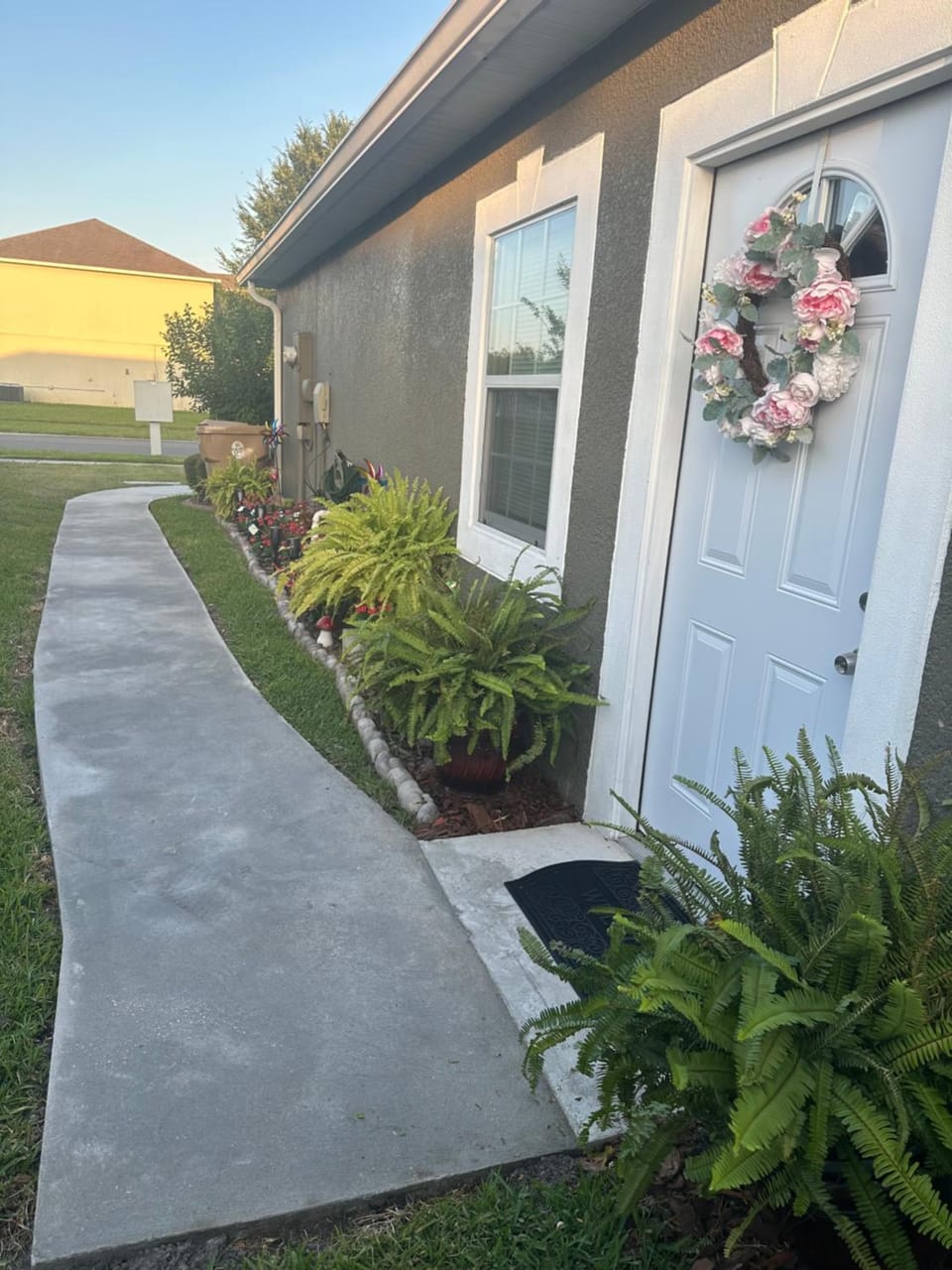 Redone Private Guesthouse Suite with Community Pool House in Kissimmee