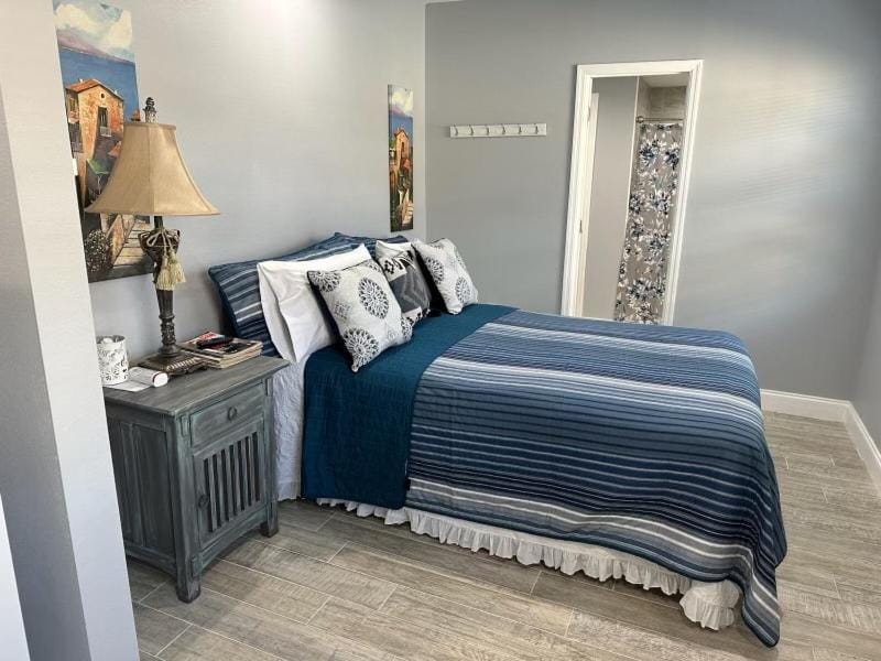 Redone Private Guesthouse Suite with Community Pool House in Kissimmee