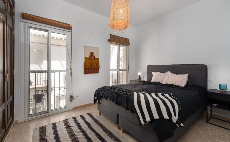 Photo of the whole room, Bedroom