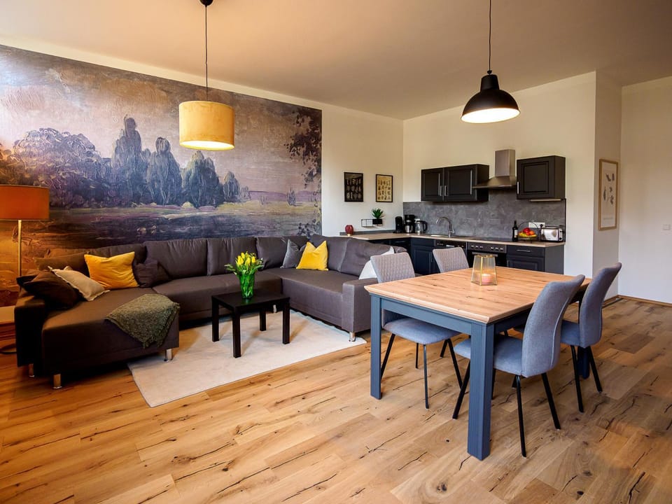 Coffee/tea facilities, Kitchen or kitchenette, Living room, Seating area, Dining area, kitchen