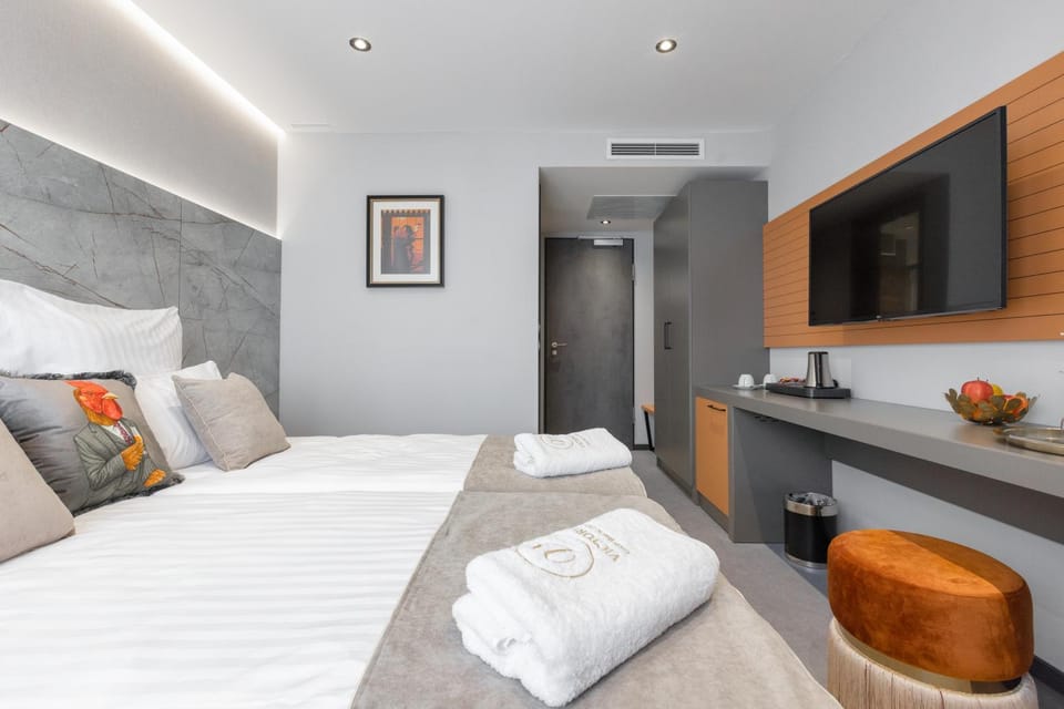 TV and multimedia, Photo of the whole room, Bedroom, air conditioner