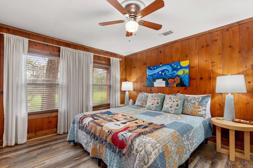 River Road Retreat House in New Braunfels