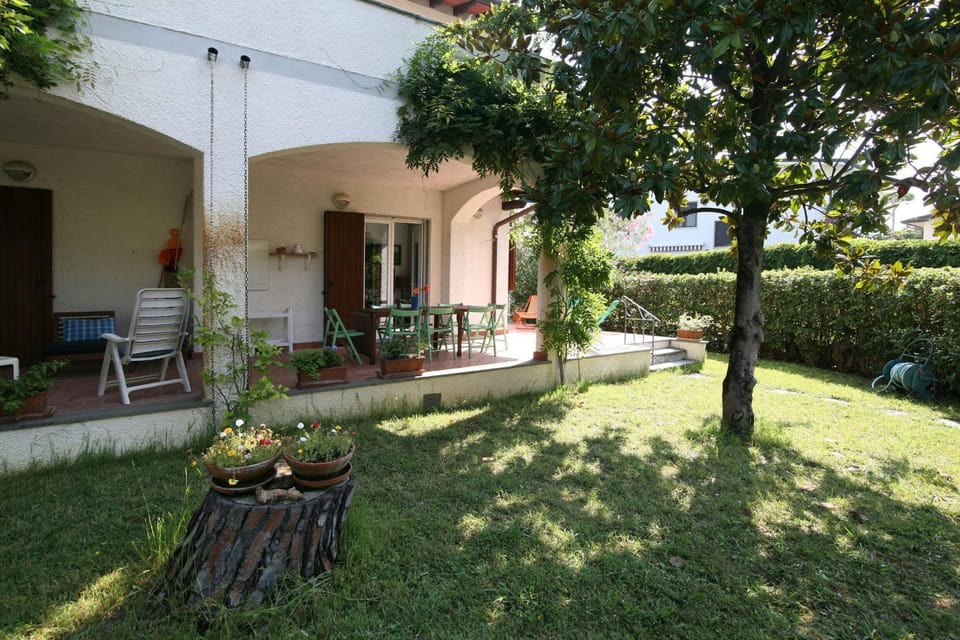 Property building, Garden, On site