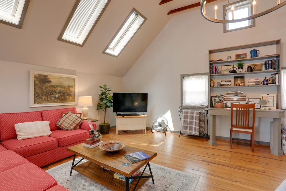 Pet-Friendly Loft Vacation Rental w/ Fire Pit! Apartment in Bemus Point