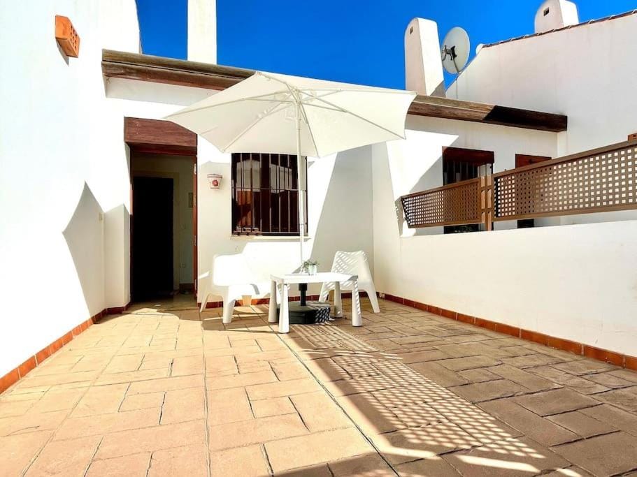 Property building, Patio, Day, Balcony/Terrace