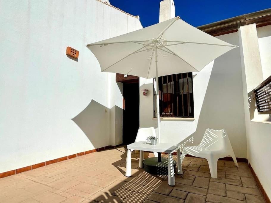 Property building, Patio, Day, Balcony/Terrace