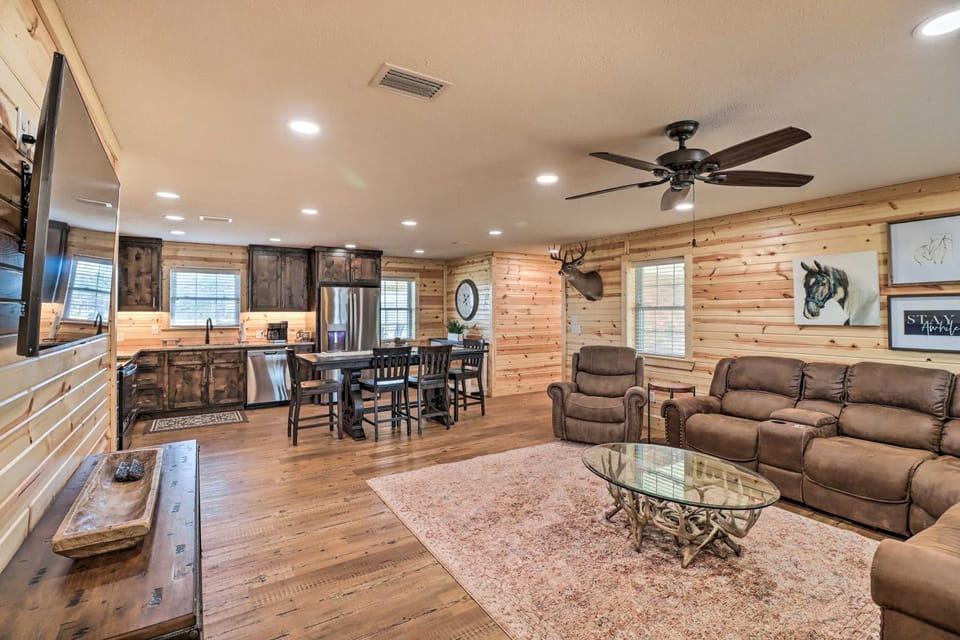 Greers Ferry Home on 40 Acres quarter Mi to Lake! House in Greers Ferry Lake