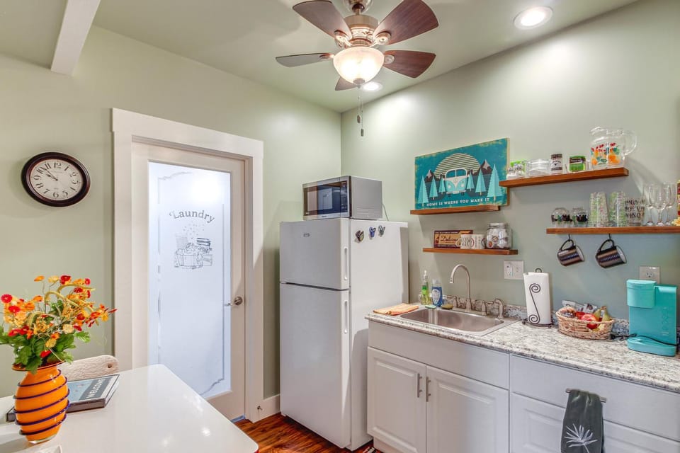 Peace & Quiet on Alpaca Farm! Paola Studio Apartment in Ozark Mountains