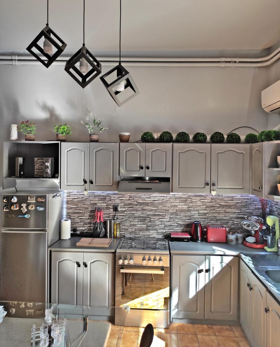 Dining area, kitchen