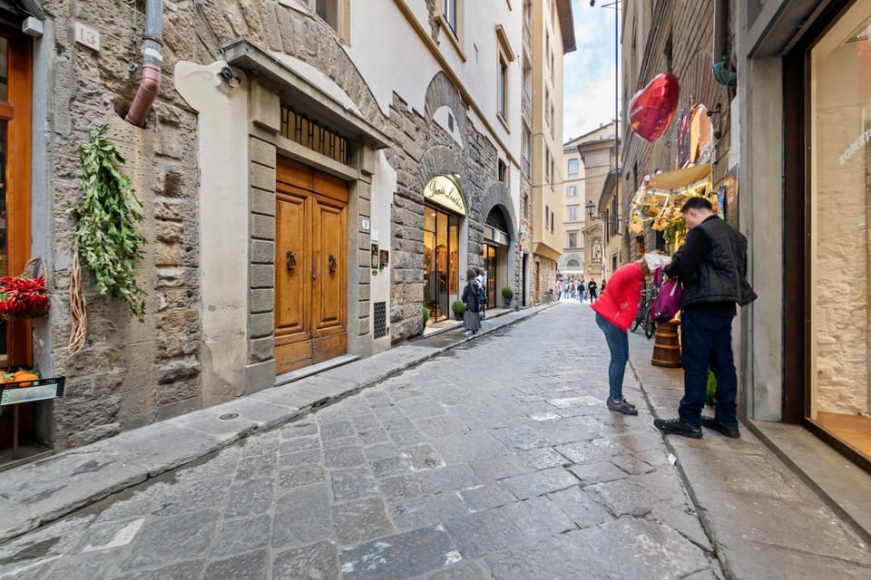 Facade/entrance, People, Neighbourhood, City view, Street view, group of guests