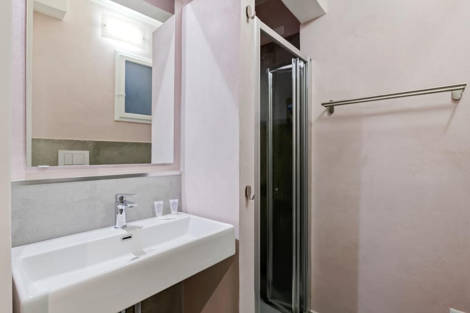 Shower, Bathroom, towels