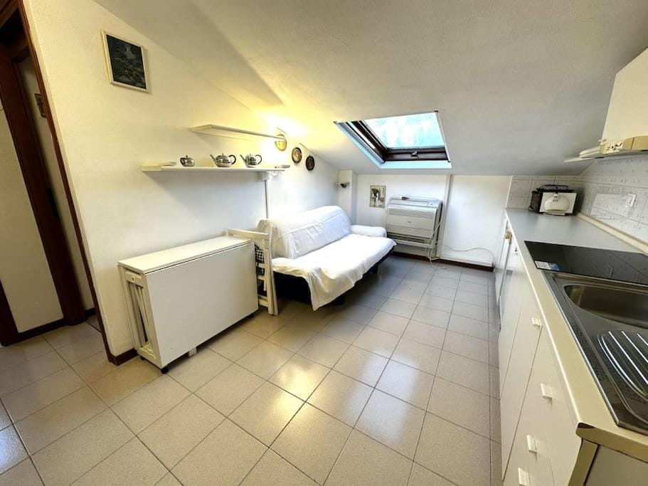 Kitchen or kitchenette, Bedroom