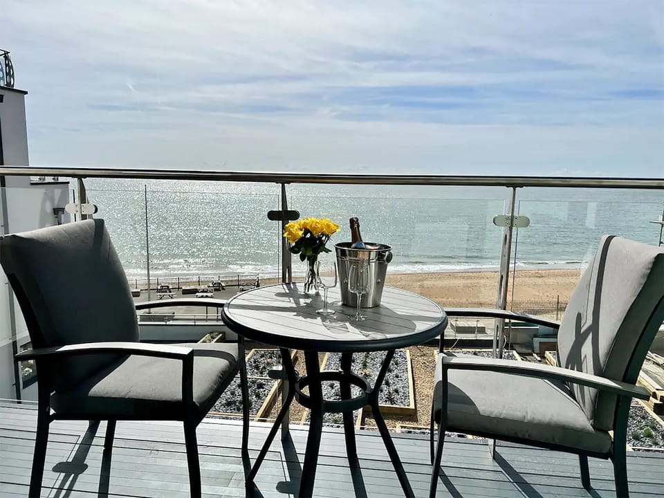 Day, View (from property/room), Balcony/Terrace, Seating area, Beach, Sea view