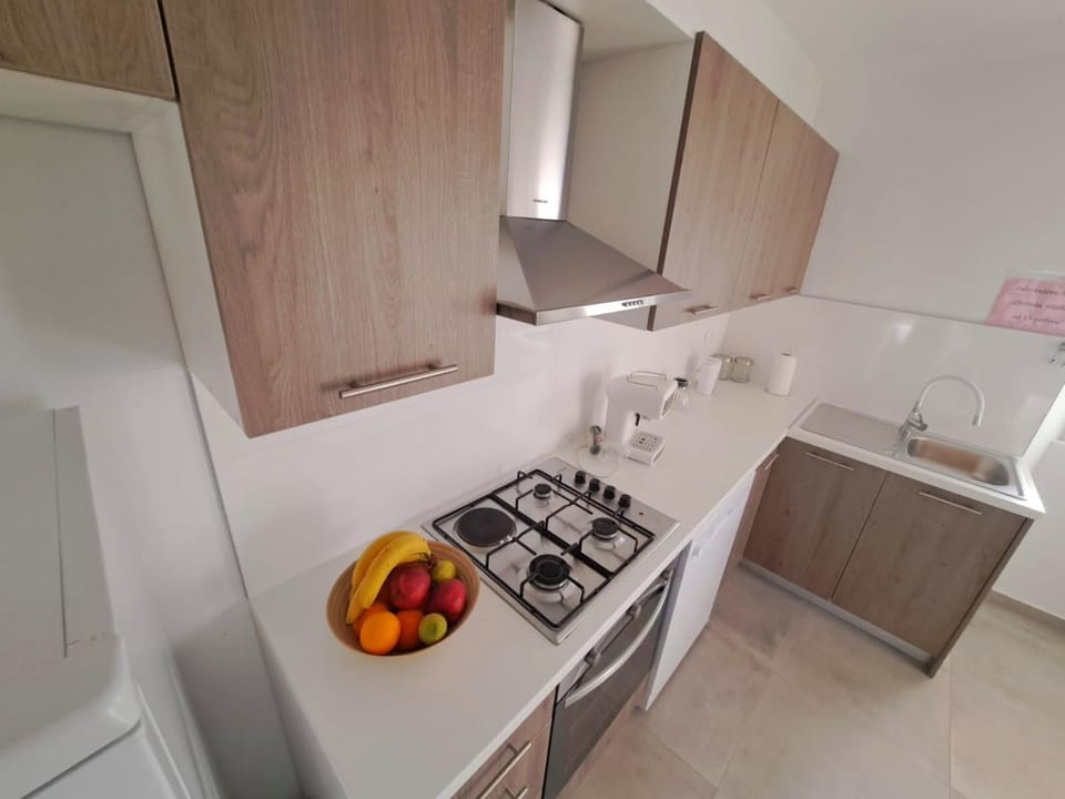 Kitchen or kitchenette, dishwasher, pet friendly, stove