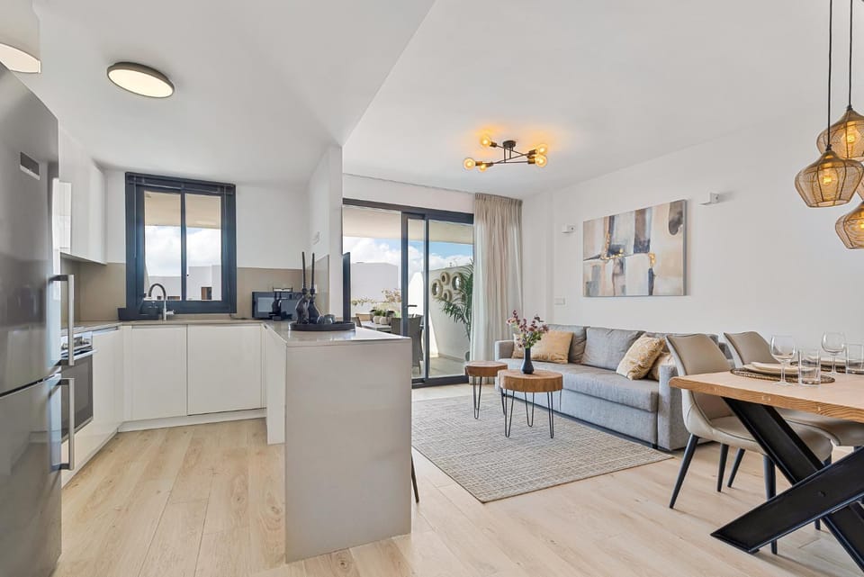 Kitchen or kitchenette, Living room, Seating area, Dining area, oven