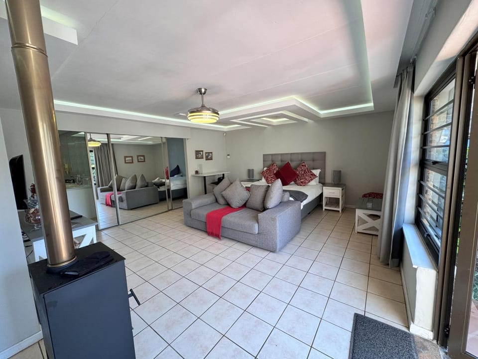 Footprints Self Catering Indoor Heated Pool and Fireplaces Country House in Gauteng