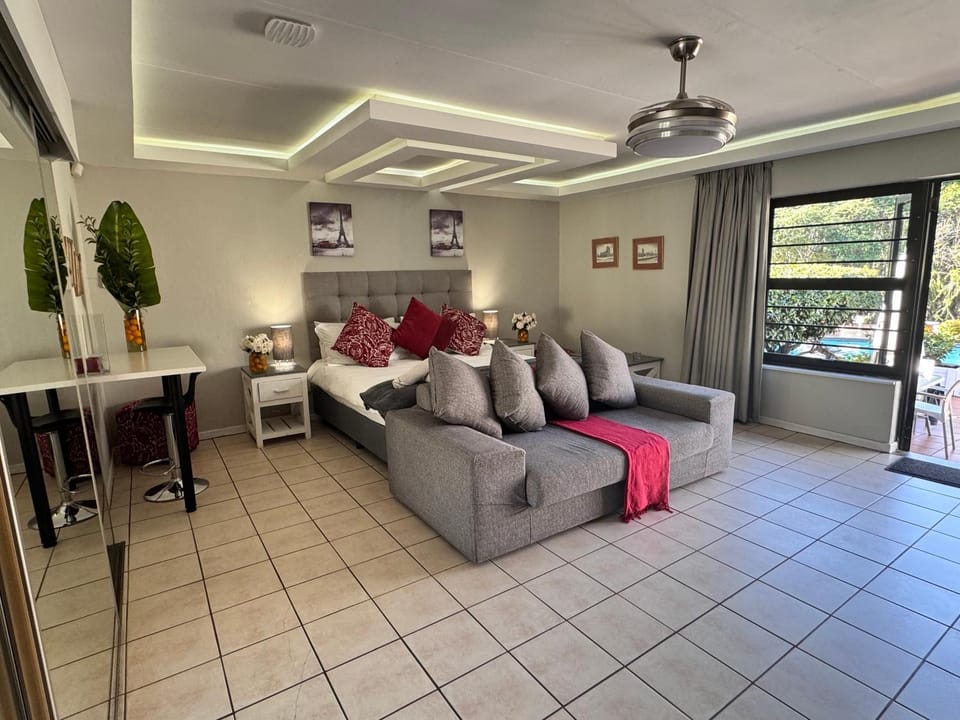 Footprints Self Catering Indoor Heated Pool and Fireplaces Country House in Gauteng
