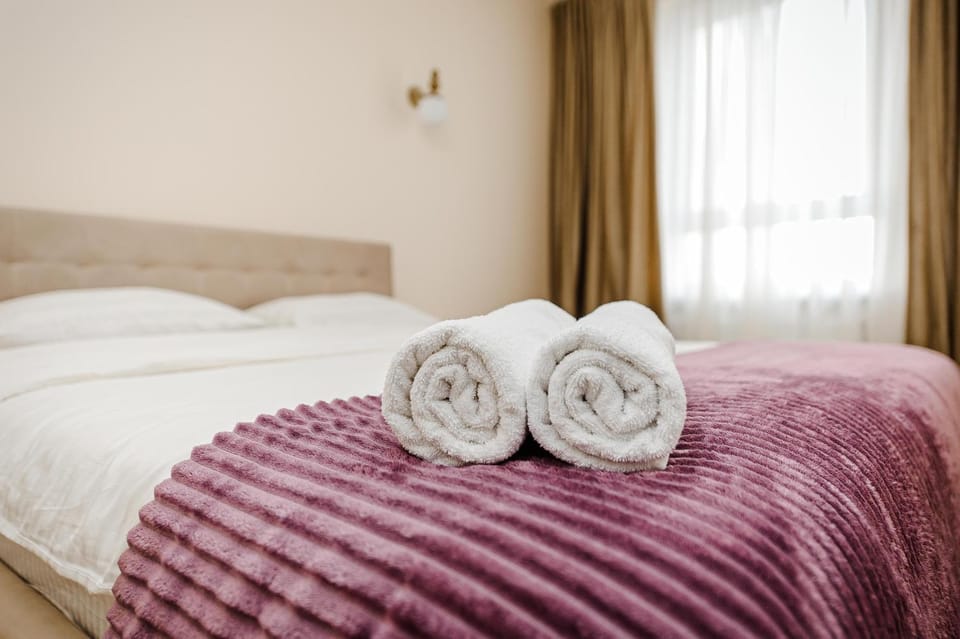 Bedroom, towels