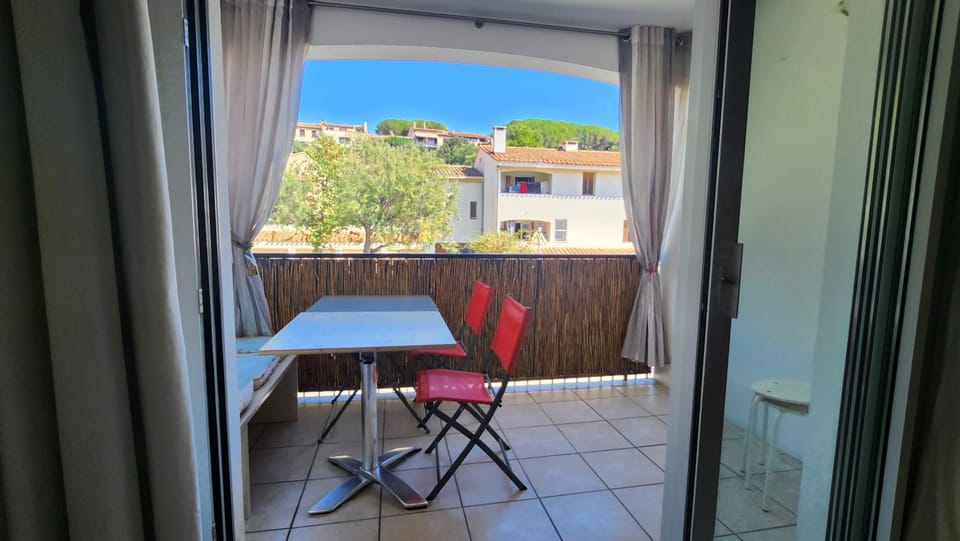 Appart T3, 60m2,quartier calme,idéal tout à pieds résidence et parking privé les cadenisses Apartment in Collioure
