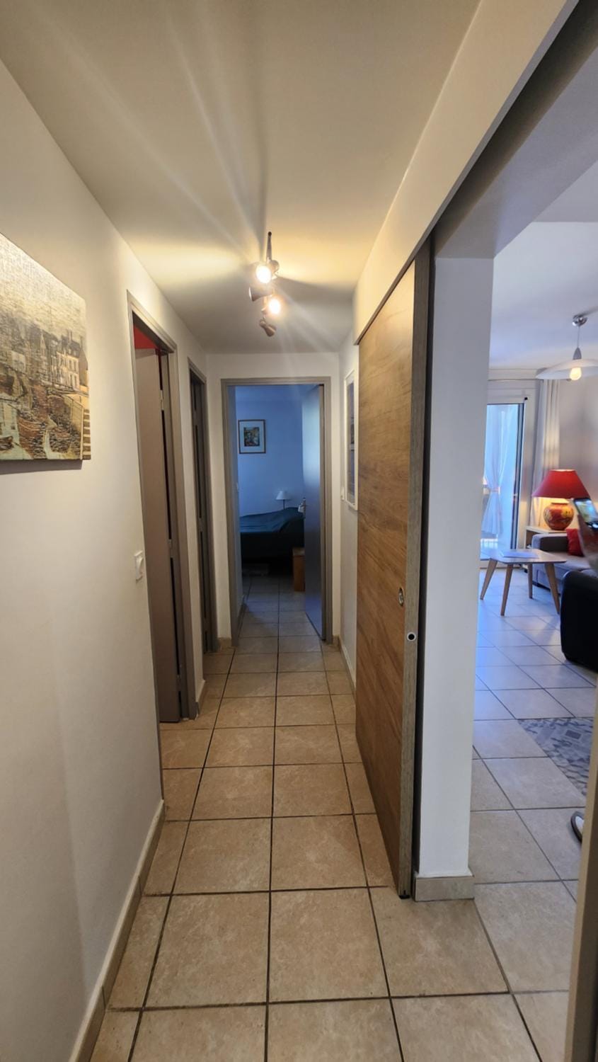 Appart T3, 60m2,quartier calme,idéal tout à pieds résidence et parking privé les cadenisses Apartment in Collioure