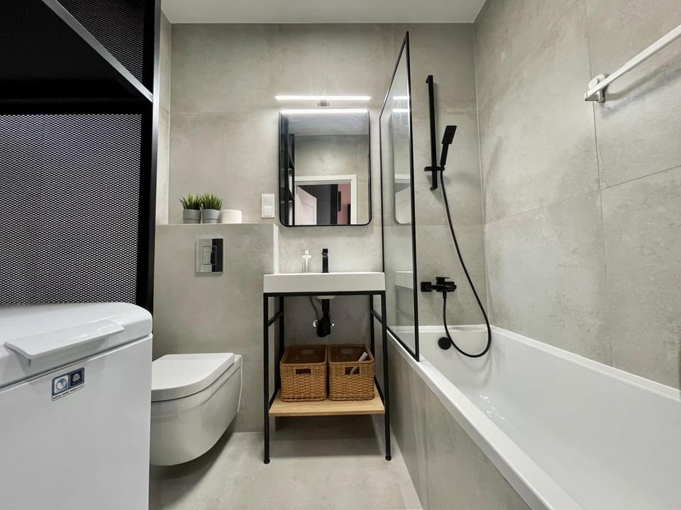 Shower, Toilet, Bathroom, Bath, towels