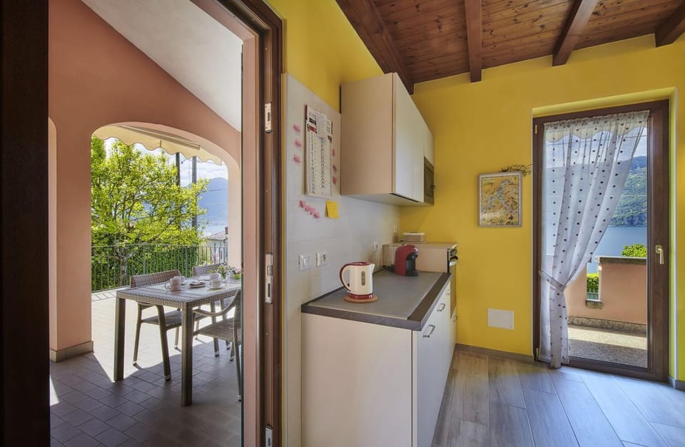 View (from property/room), Living room, Garden view, Lake view, Mountain view