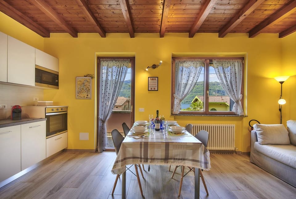 Living room, Seating area, Dining area, minibar