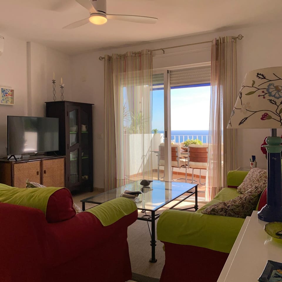 Communal lounge/ TV room, Natural landscape, TV and multimedia, Living room, Seating area, Dining area, fireplace