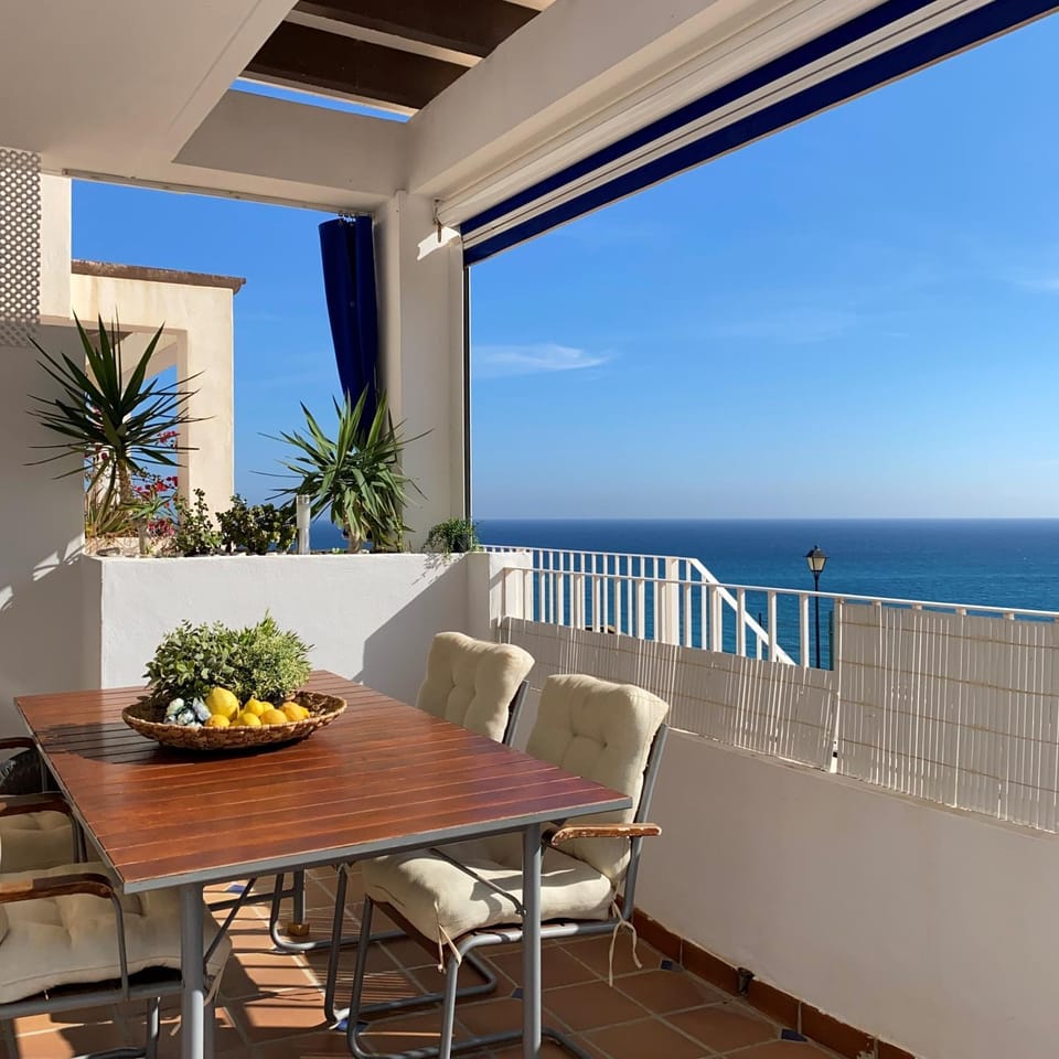Day, Natural landscape, View (from property/room), Balcony/Terrace, Seating area, Dining area, Sea view