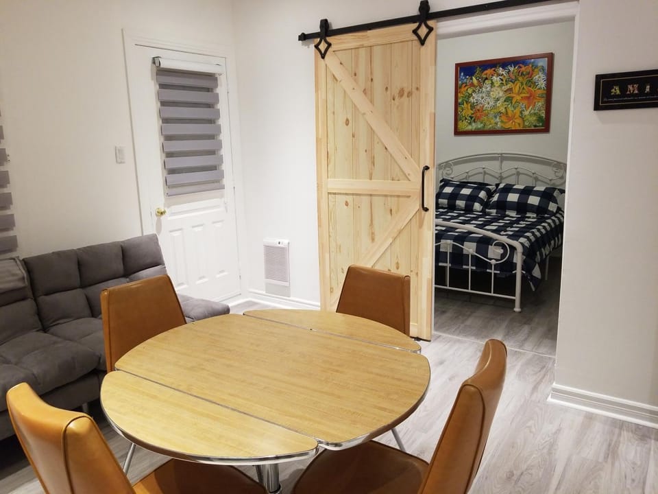 Living room, Seating area, Dining area