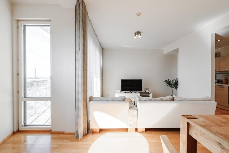 TV and multimedia, View (from property/room), Balcony/Terrace, Living room, Seating area, City view, Sea view