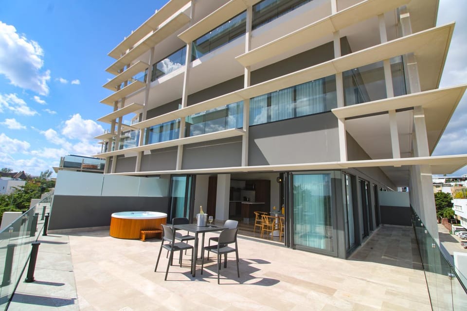 Patio, Hot Tub, Balcony/Terrace