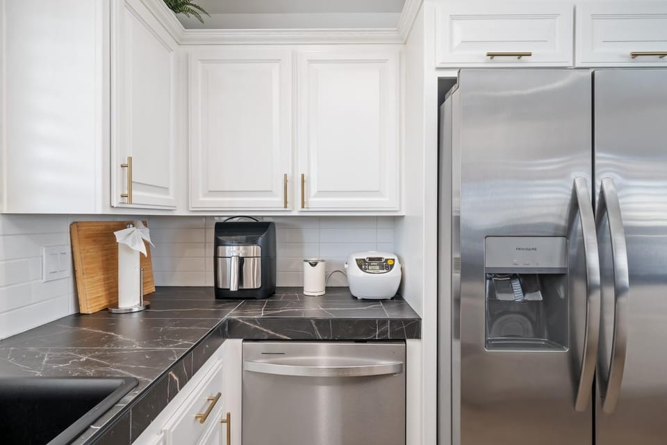 Steps To #PismoBeach with Poker, Foosball, FREE EV Charger, and Bikes House in Oceano