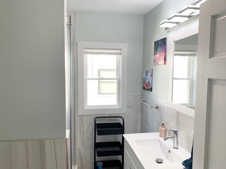 Newly renovated 4 bedroom apartment near downtown. Apartment in Montclair