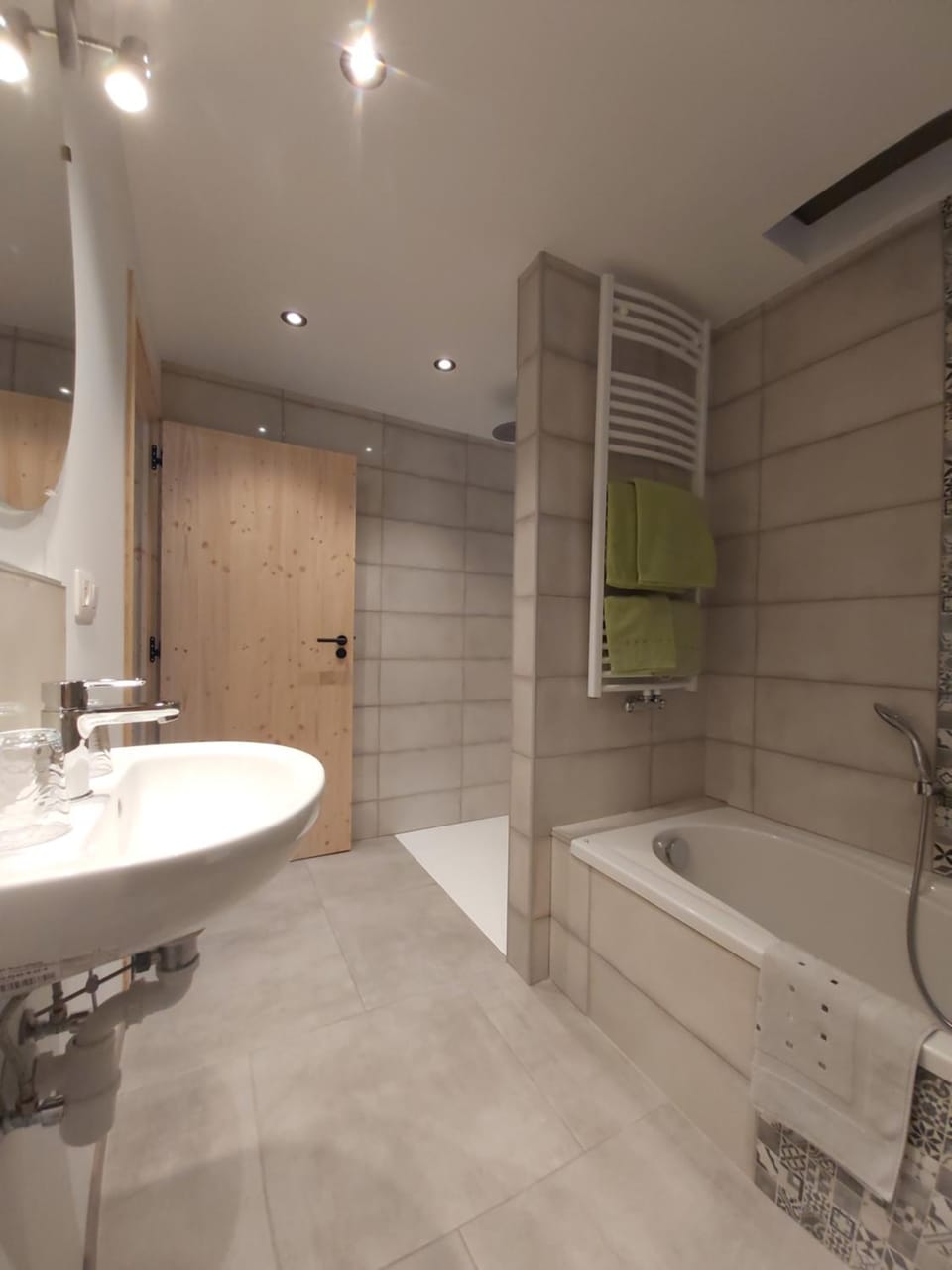 Shower, Bathroom, Bath, towels