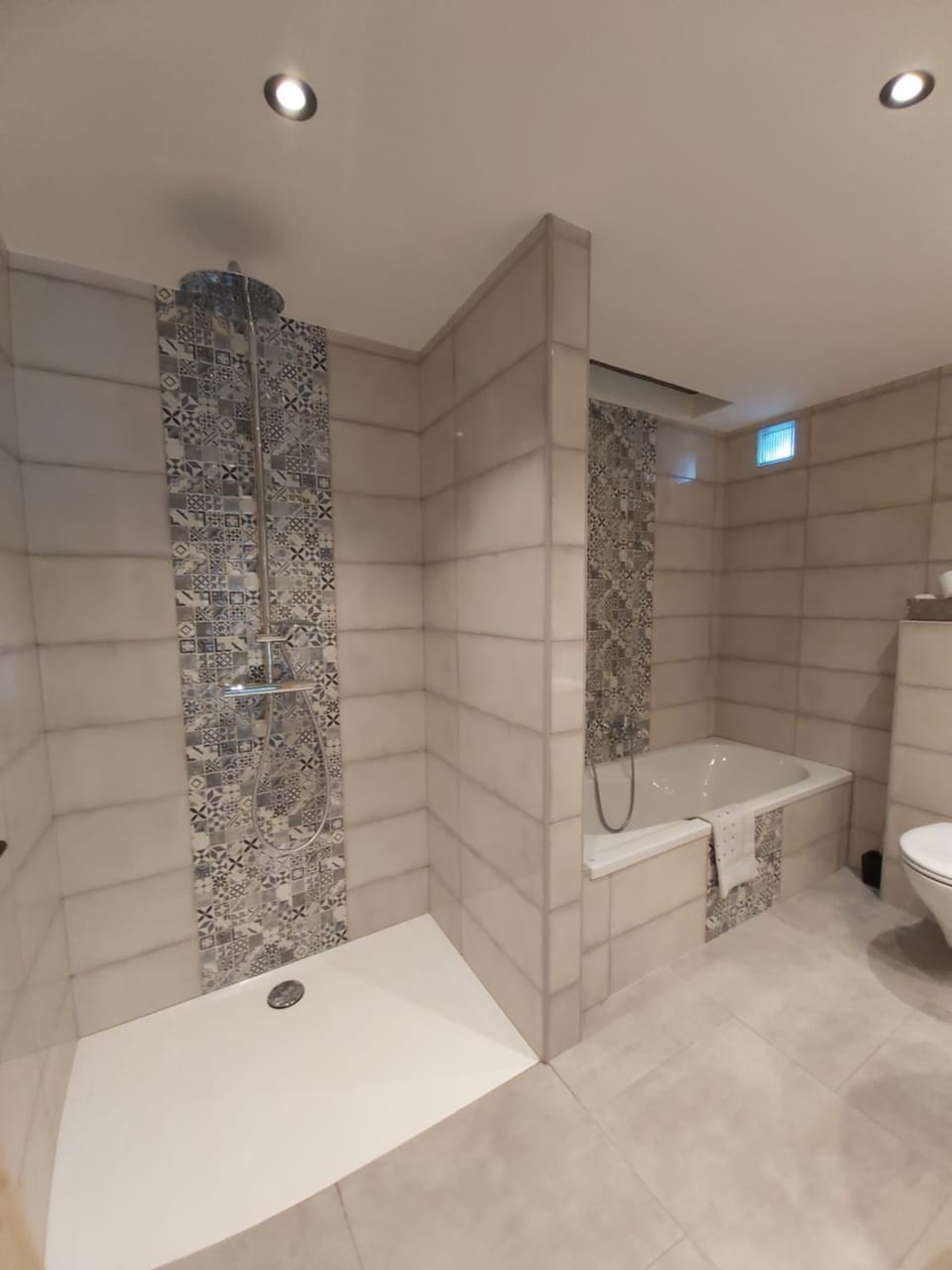 Shower, Toilet, Bathroom, Bath