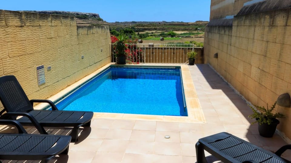 Day, Pool view, Swimming pool, sunbed