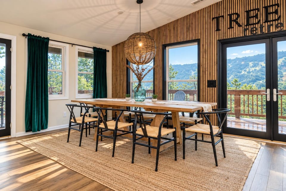 Ski Slope Views Hot Tub Prime Resort Spot House in Massanutten