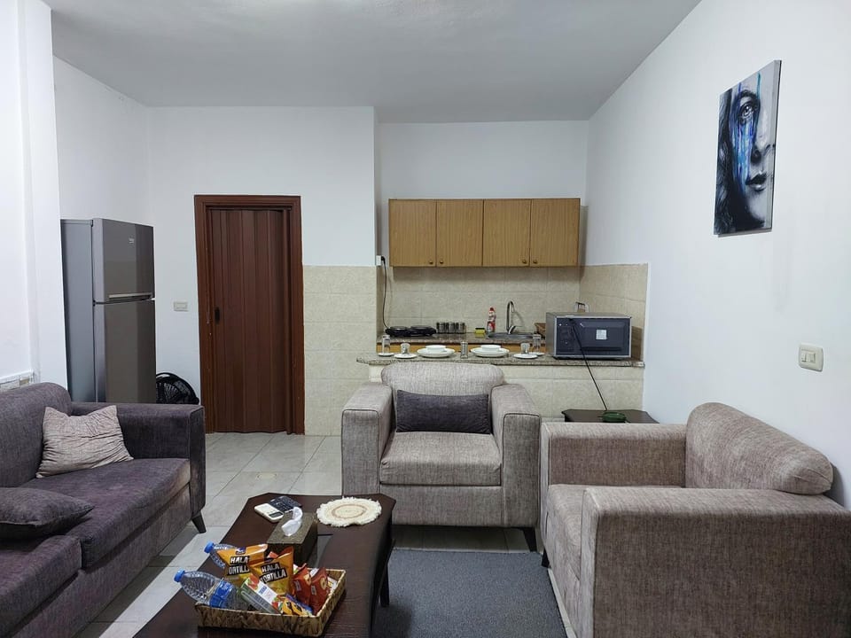 Kitchen or kitchenette, Living room, Seating area, Dining area, minibar