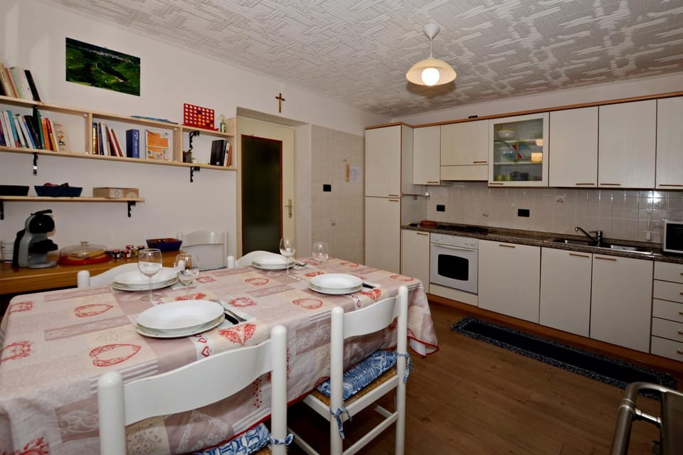 Dining area, minibar, pet friendly