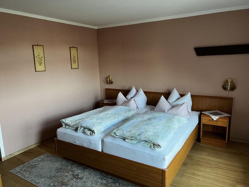 Bed, Photo of the whole room