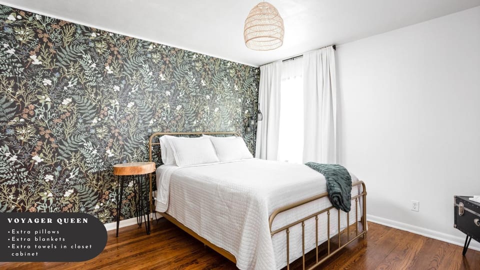 Bed, Decorative detail, Bedroom, internet, air conditioner