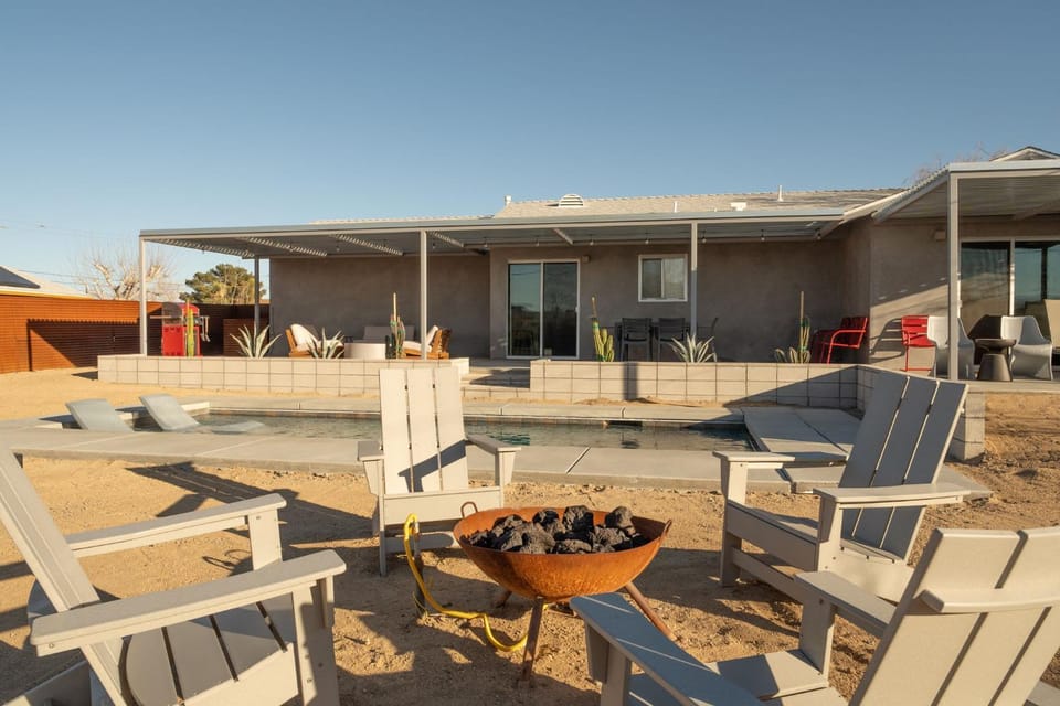 Hidden Valley Cottage - Modern Home in JT Hot Tub House in Joshua Tree
