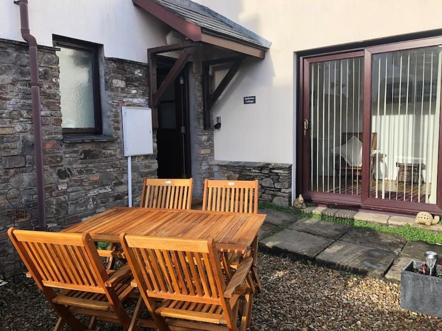 Patio, Day, Seating area