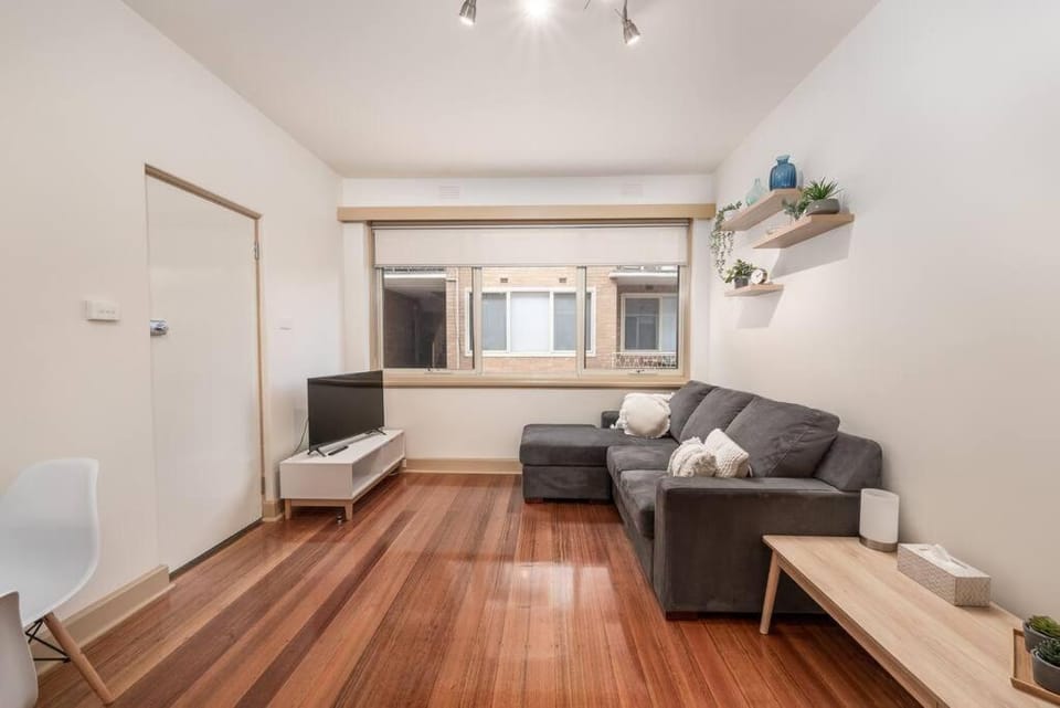 Bright & Comfy 2 Bedroom St Kilda East Apartment Apartment in Melbourne